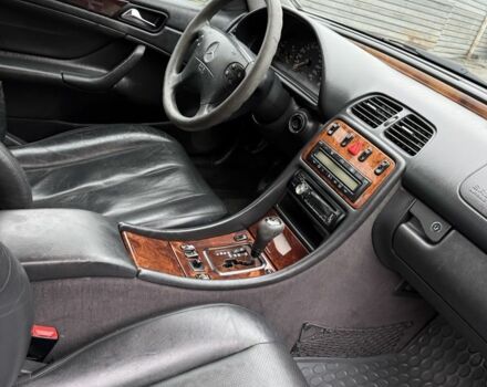 Серый Мерседес CLK-Class, объемом двигателя 2 л и пробегом 350 тыс. км за 2650 $, фото 16 на Automoto.ua