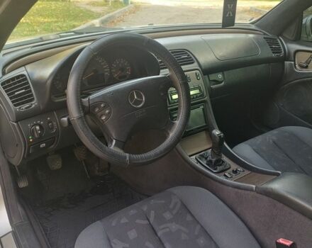 Сірий Мерседес CLK-Class, об'ємом двигуна 2 л та пробігом 345 тис. км за 3650 $, фото 6 на Automoto.ua