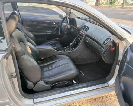 Сірий Мерседес CLK-Class, об'ємом двигуна 2 л та пробігом 390 тис. км за 4200 $, фото 10 на Automoto.ua