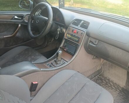 Сірий Мерседес CLK-Class, об'ємом двигуна 2 л та пробігом 345 тис. км за 3650 $, фото 8 на Automoto.ua