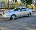 Сірий Мерседес CLK-Class, об'ємом двигуна 2 л та пробігом 390 тис. км за 4200 $, фото 1 на Automoto.ua