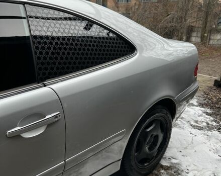 Сірий Мерседес CLK-Class, об'ємом двигуна 2 л та пробігом 330 тис. км за 4500 $, фото 2 на Automoto.ua