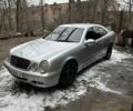 Сірий Мерседес CLK-Class, об'ємом двигуна 2 л та пробігом 330 тис. км за 4500 $, фото 1 на Automoto.ua