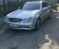 Серый Мерседес CLK-Class, объемом двигателя 3.2 л и пробегом 281 тыс. км за 5616 $, фото 1 на Automoto.ua