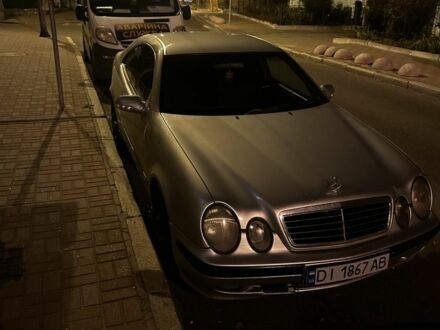 Сірий Мерседес CLK-Class, об'ємом двигуна 2 л та пробігом 440 тис. км за 2700 $, фото 1 на Automoto.ua