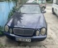 Синий Мерседес CLK-Class, объемом двигателя 2 л и пробегом 220 тыс. км за 3500 $, фото 1 на Automoto.ua