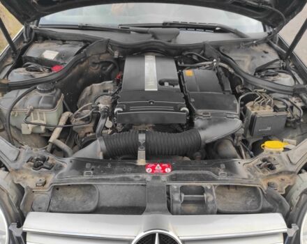 Синий Мерседес CLK-Class, объемом двигателя 1.8 л и пробегом 303 тыс. км за 8000 $, фото 5 на Automoto.ua