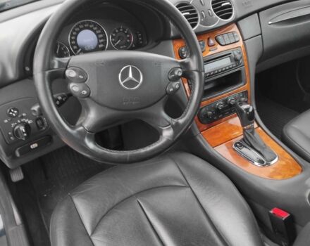 Синий Мерседес CLK-Class, объемом двигателя 1.8 л и пробегом 303 тыс. км за 8000 $, фото 2 на Automoto.ua