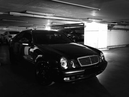 Синий Мерседес CLK-Class, объемом двигателя 3.2 л и пробегом 280 тыс. км за 6999 $, фото 1 на Automoto.ua