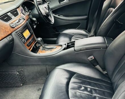 Білий Мерседес CLS серия, об'ємом двигуна 1.3 л та пробігом 146 тис. км за 6000 $, фото 4 на Automoto.ua