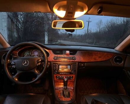 Черный Мерседес CLS серия, объемом двигателя 3.5 л и пробегом 432 тыс. км за 8900 $, фото 14 на Automoto.ua