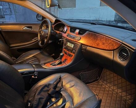 Черный Мерседес CLS серия, объемом двигателя 3.5 л и пробегом 432 тыс. км за 8900 $, фото 13 на Automoto.ua