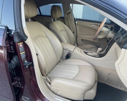 Красный Мерседес CLS серия, объемом двигателя 5 л и пробегом 151 тыс. км за 9500 $, фото 13 на Automoto.ua