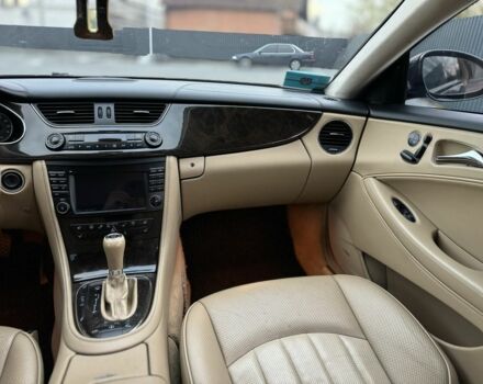 Червоний Мерседес CLS серия, об'ємом двигуна 5 л та пробігом 152 тис. км за 8999 $, фото 16 на Automoto.ua