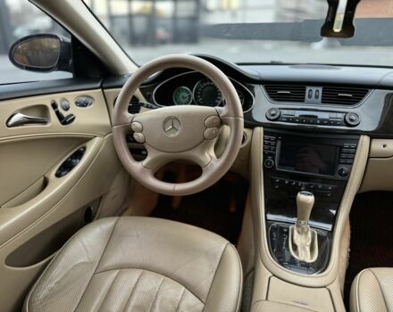 Червоний Мерседес CLS серия, об'ємом двигуна 5 л та пробігом 152 тис. км за 8999 $, фото 15 на Automoto.ua