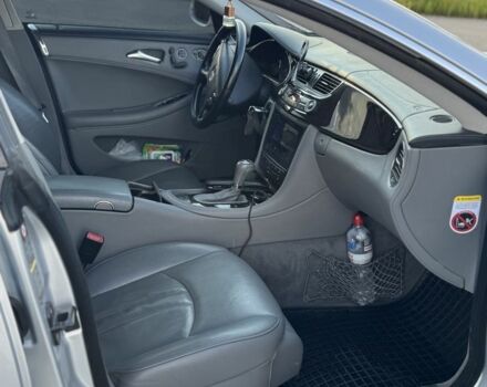 Серый Мерседес CLS серия, объемом двигателя 3.5 л и пробегом 224 тыс. км за 8500 $, фото 4 на Automoto.ua