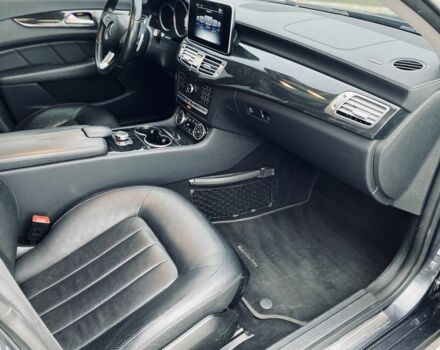 Серый Мерседес CLS серия, объемом двигателя 3 л и пробегом 107 тыс. км за 29000 $, фото 4 на Automoto.ua