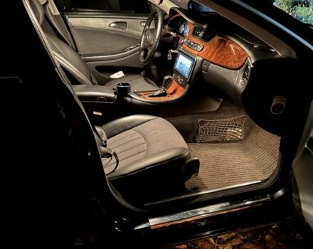 Синий Мерседес CLS серия, объемом двигателя 3 л и пробегом 262 тыс. км за 8800 $, фото 5 на Automoto.ua
