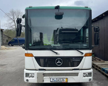 Зеленый Мерседес Econic, объемом двигателя 7.2 л и пробегом 557 тыс. км за 31500 $, фото 1 на Automoto.ua