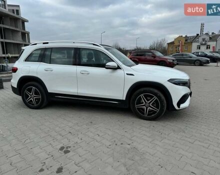 Белый Мерседес EQB, объемом двигателя 0 л и пробегом 26 тыс. км за 30800 $, фото 2 на Automoto.ua