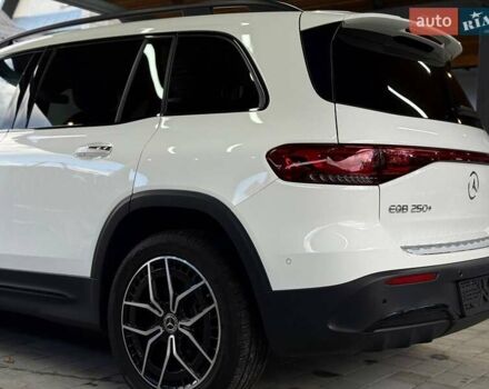 Белый Мерседес EQB, объемом двигателя 0 л и пробегом 76 тыс. км за 31950 $, фото 2 на Automoto.ua
