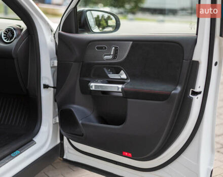 Белый Мерседес EQB, объемом двигателя 0 л и пробегом 15 тыс. км за 33000 $, фото 32 на Automoto.ua