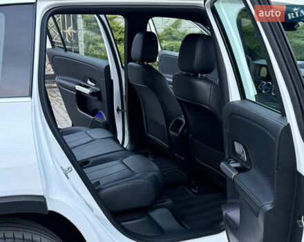 Белый Мерседес EQB, объемом двигателя 0 л и пробегом 210 тыс. км за 25900 $, фото 66 на Automoto.ua