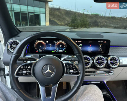 Білий Мерседес EQB, об'ємом двигуна 0 л та пробігом 14 тис. км за 38000 $, фото 7 на Automoto.ua