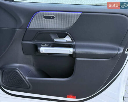 Белый Мерседес EQB, объемом двигателя 0 л и пробегом 210 тыс. км за 25900 $, фото 64 на Automoto.ua