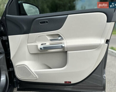 Серый Мерседес EQB, объемом двигателя 0 л и пробегом 31 тыс. км за 33999 $, фото 35 на Automoto.ua