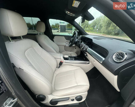 Серый Мерседес EQB, объемом двигателя 0 л и пробегом 31 тыс. км за 33999 $, фото 39 на Automoto.ua