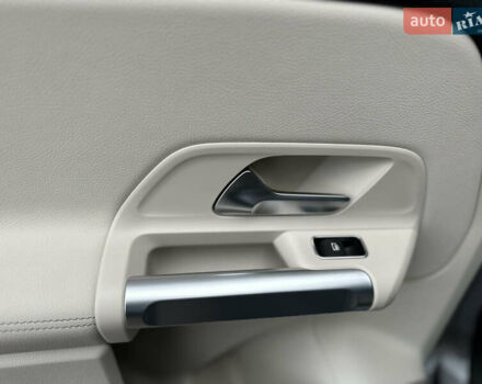 Серый Мерседес EQB, объемом двигателя 0 л и пробегом 31 тыс. км за 33999 $, фото 24 на Automoto.ua