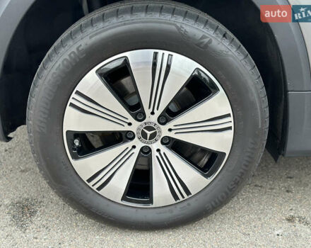 Серый Мерседес EQB, объемом двигателя 0 л и пробегом 31 тыс. км за 33999 $, фото 5 на Automoto.ua