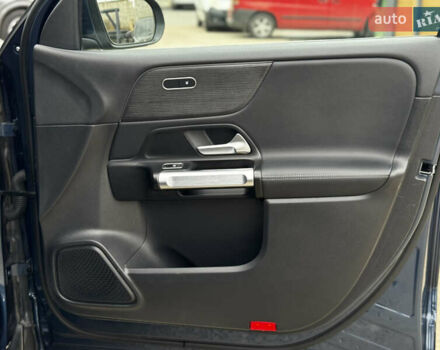 Синій Мерседес EQB, об'ємом двигуна 0 л та пробігом 64 тис. км за 29500 $, фото 54 на Automoto.ua