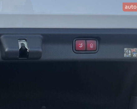 Белый Мерседес EQE, объемом двигателя 0 л и пробегом 8 тыс. км за 67477 $, фото 22 на Automoto.ua