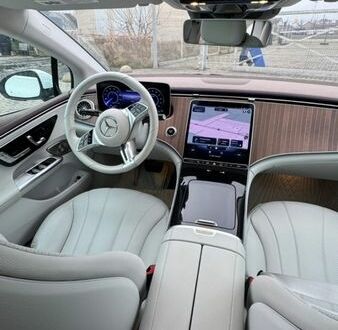 Белый Мерседес EQE, объемом двигателя 0 л и пробегом 54 тыс. км за 42999 $, фото 1 на Automoto.ua