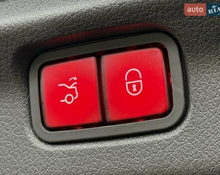 Черный Мерседес EQE, объемом двигателя 0 л и пробегом 45 тыс. км за 57500 $, фото 18 на Automoto.ua