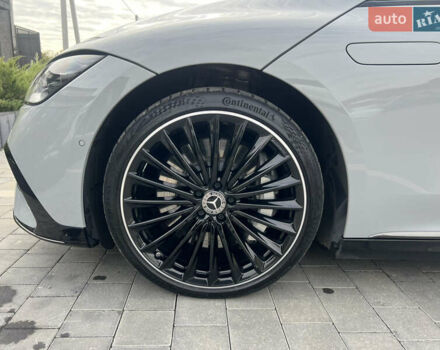 Сірий Мерседес EQE, об'ємом двигуна 0 л та пробігом 50 тис. км за 68000 $, фото 5 на Automoto.ua