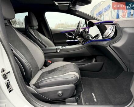 Серый Мерседес EQE, объемом двигателя 0 л и пробегом 46 тыс. км за 49999 $, фото 40 на Automoto.ua