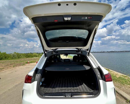 Белый Мерседес EQE SUV, объемом двигателя 0 л и пробегом 17 тыс. км за 52500 $, фото 23 на Automoto.ua