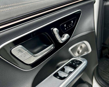 Белый Мерседес EQE SUV, объемом двигателя 0 л и пробегом 17 тыс. км за 52500 $, фото 45 на Automoto.ua