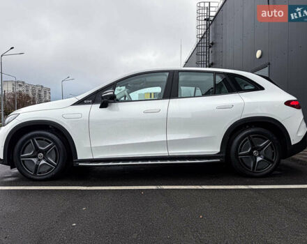 Белый Мерседес EQE SUV, объемом двигателя 0 л и пробегом 4 тыс. км за 76850 $, фото 8 на Automoto.ua