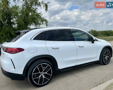 Белый Мерседес EQE SUV, объемом двигателя 0 л и пробегом 17 тыс. км за 52500 $, фото 4 на Automoto.ua