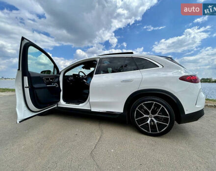 Белый Мерседес EQE SUV, объемом двигателя 0 л и пробегом 17 тыс. км за 52500 $, фото 6 на Automoto.ua