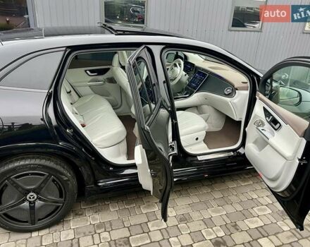 Черный Мерседес EQE SUV, объемом двигателя 0 л и пробегом 2 тыс. км за 54900 $, фото 98 на Automoto.ua