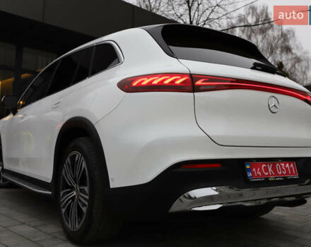 Белый Мерседес EQS SUV, объемом двигателя 0 л и пробегом 32 тыс. км за 56900 $, фото 59 на Automoto.ua