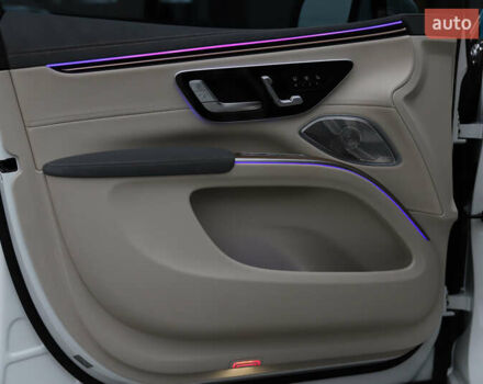 Белый Мерседес EQS SUV, объемом двигателя 0 л и пробегом 32 тыс. км за 56900 $, фото 70 на Automoto.ua