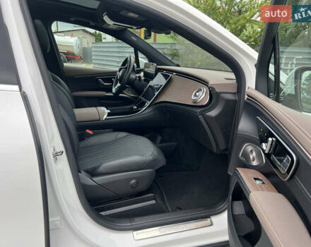 Белый Мерседес EQS SUV, объемом двигателя 0 л и пробегом 43 тыс. км за 60000 $, фото 18 на Automoto.ua