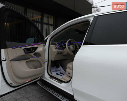 Белый Мерседес EQS SUV, объемом двигателя 0 л и пробегом 32 тыс. км за 56900 $, фото 69 на Automoto.ua