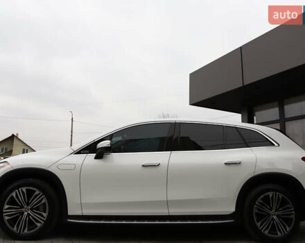 Белый Мерседес EQS SUV, объемом двигателя 0 л и пробегом 32 тыс. км за 56900 $, фото 22 на Automoto.ua